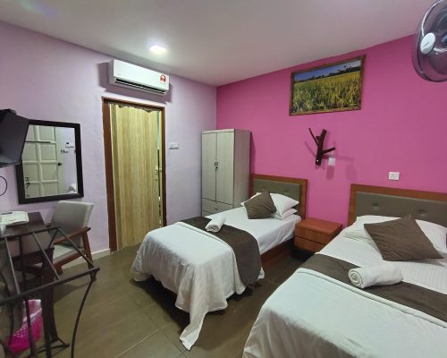 filter: 0; fileterIntensity: 0.0; filterMask: 0; module:1facing:0; 
hw-remosaic: 0; 
touch: (-1.0, -1.0); 
modeInfo: ; 
sceneMode: LLHDR; 
cct_value: 0; 
AI_Scene: (-1, -1); 
aec_lux: 0.0; 
hist255: 0.0; 
hist252~255: 0.0; 
hist0~15: 0.0;